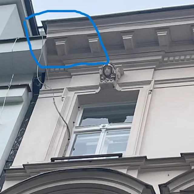 Spadlá římsa — havarijní oprava, Praha 1 — po opravě